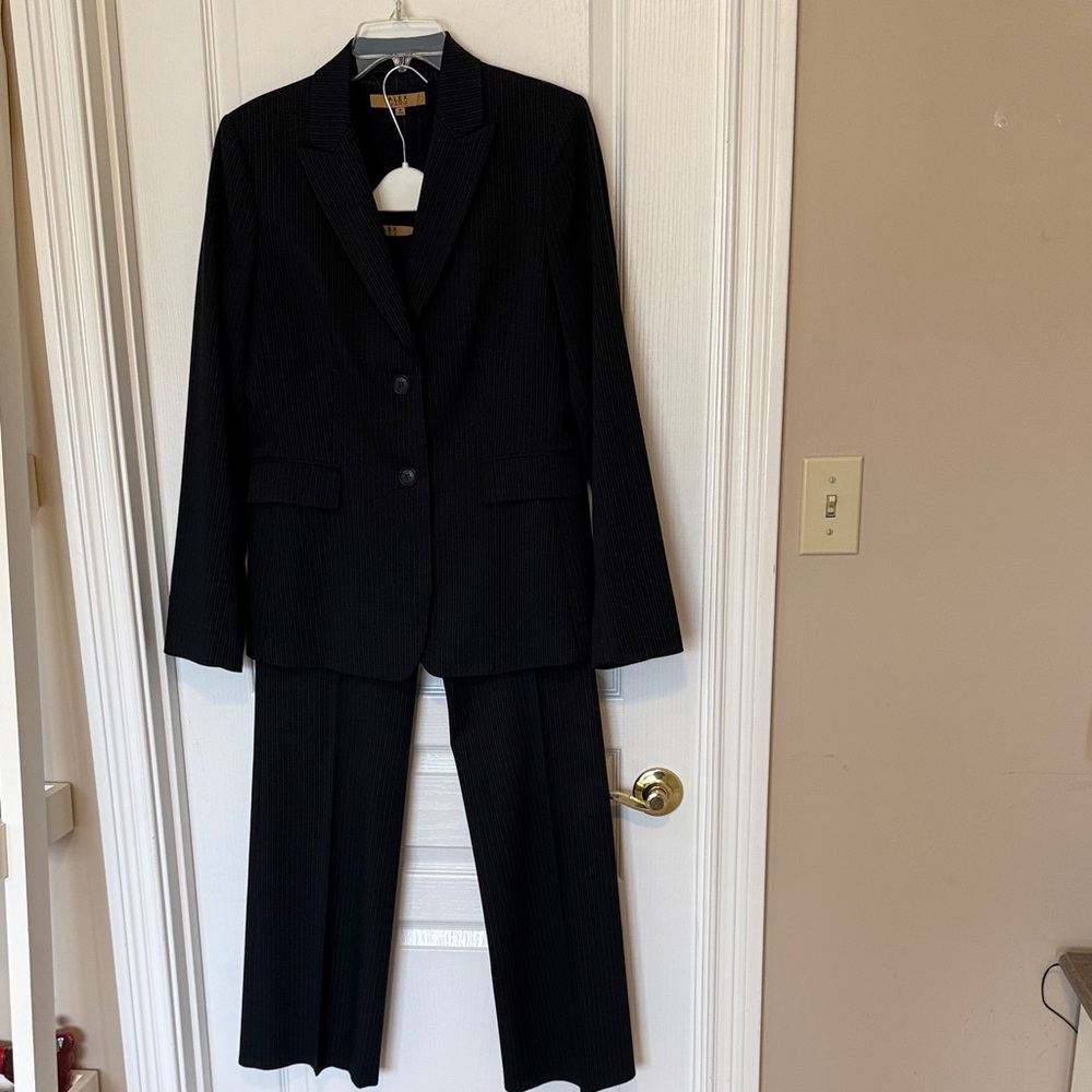 Elegant Alex Marie Blue Pinstripe Suit Size 8